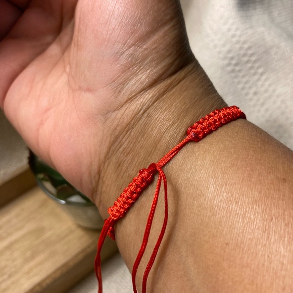 Set of three red braided bracelets - Picture 4 of 8